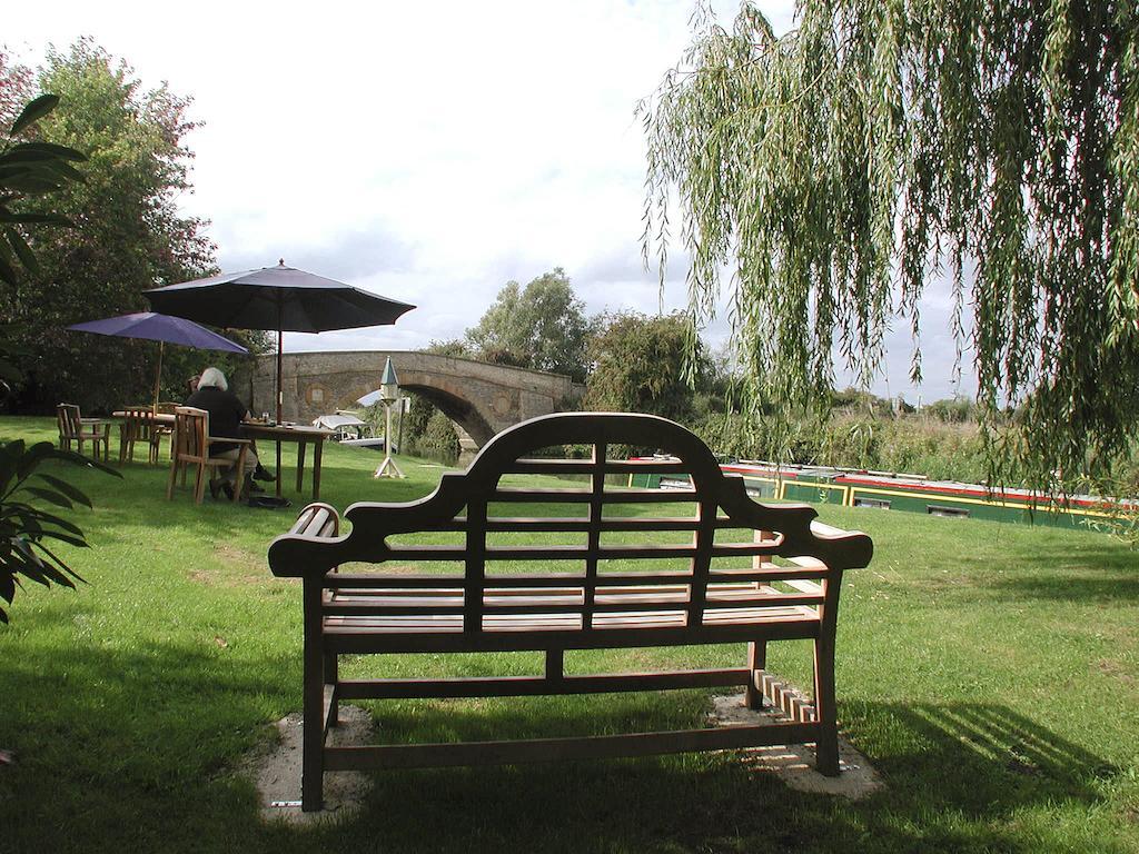 The Trout At Tadpole Bridge Hotell Faringdon Exteriör bild